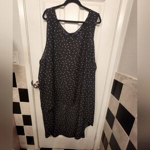 Gently Used Torrid Shark Fin Sleeveless Blouse